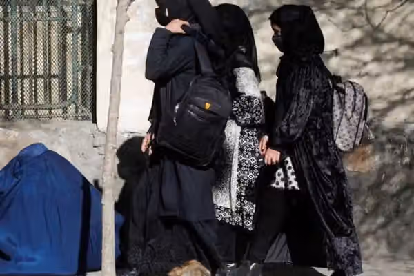 سیاستمدار پاکستانی منع آموزش دختران توسط طالبان را «غیرانسانی» خواند
