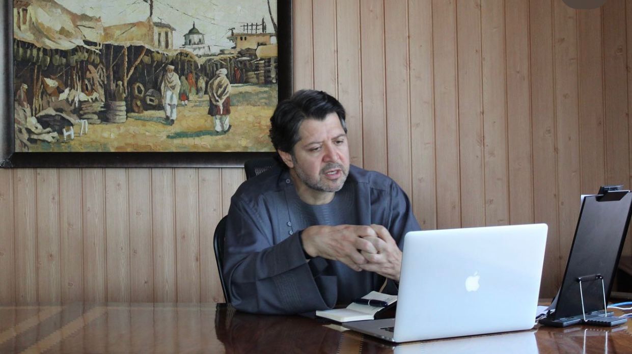 حکمت کرزی: ما به خاطر نرفتن تمام دختران به مکتب باید شرمنده باشیم