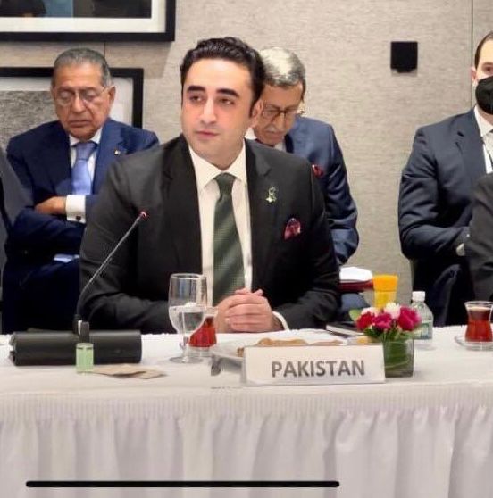 وزیر خارجه پاکستان سیاست‌های طالبان علیه زنان را ناشی از بحران اقتصادی افغانستان دانست