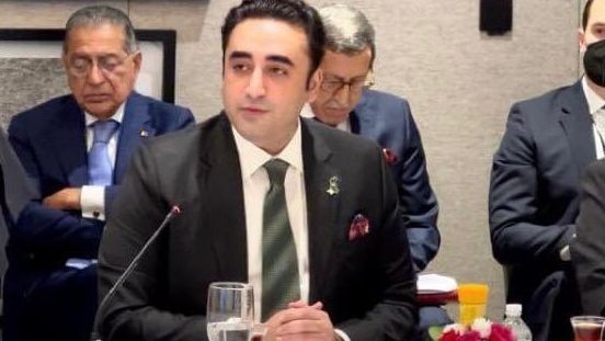 وزیر خارجه پاکستان سیاستهای طالبان علیه زنان را ناشی از بحران اقتصادی افغانستان دانست