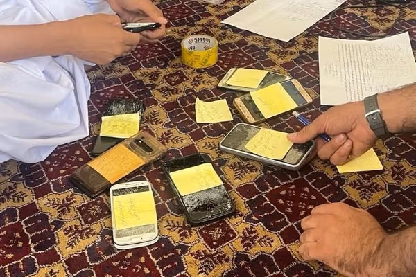 طالبانو په خوست کې دولتي مامورینو ته د ځیرک موبایلونو د ورسپارلو امر کړی