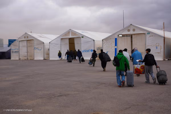 یونېسف: له ایران څخه راستنو شویو افغان ماشومانو ته بېړنۍ مرستې رسول کېږي
