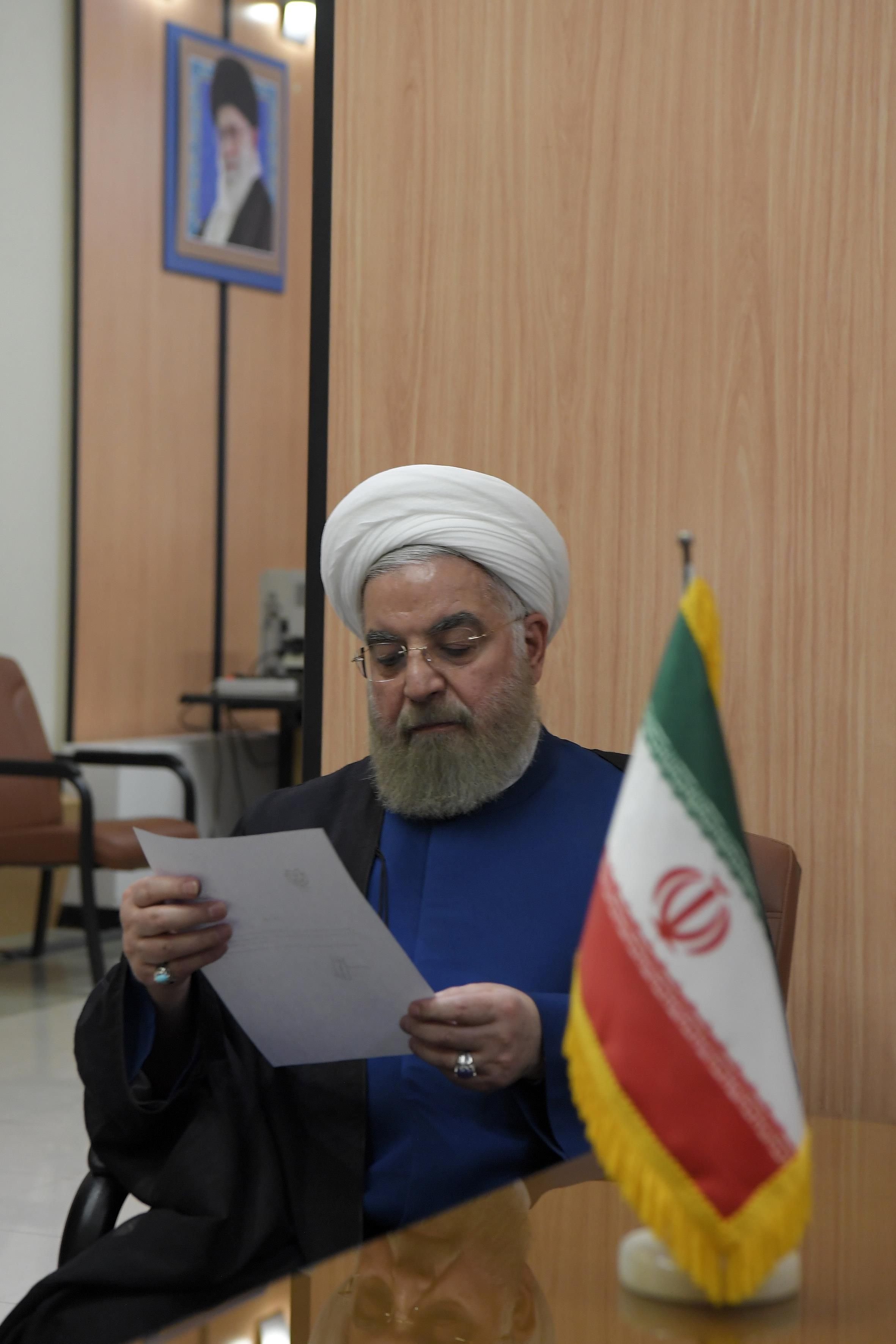 شورای نگهبان صلاحیت حسن روحانی برای نامزدی در انتخابات مجلس خبرگان رهبری ایران را رد کرد