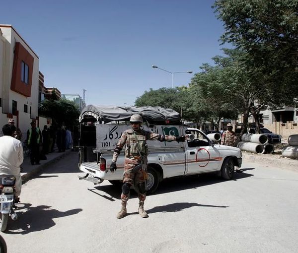 در حملات جنگجویان بر نظامیان پاکستانی سه سرباز کشته و نه سرباز دیگر زخمی شدند