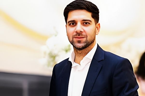 انوش دستگیر، از اردوگاههای مهاجران تا نیمکت تیم ملی فوتبال نوجوانان هالند