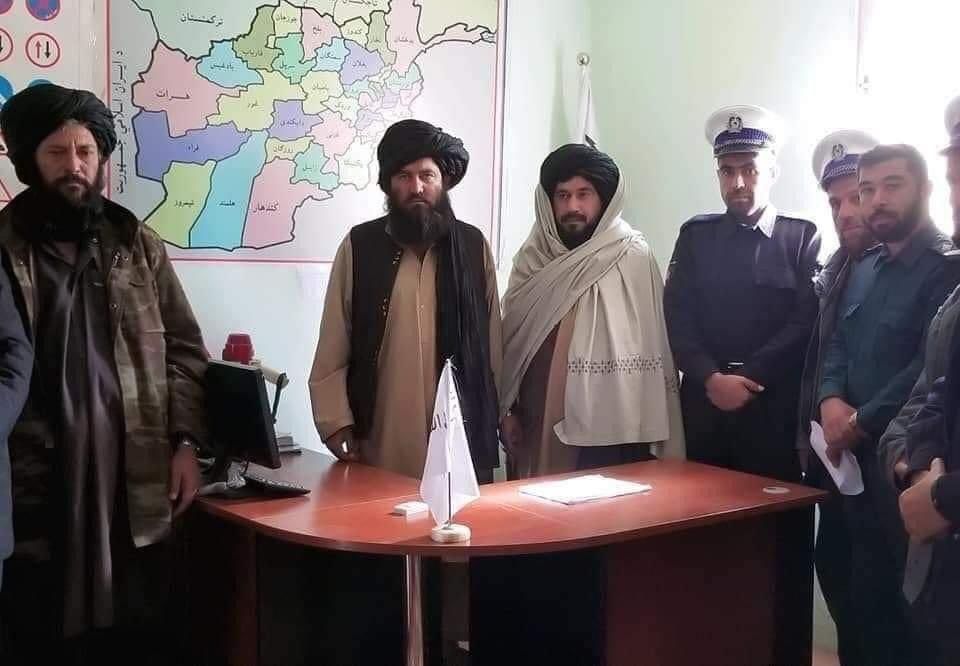 ملا نصرالدین به همکاران جدیدش در اداره ترافیک قندهار معرفی شد