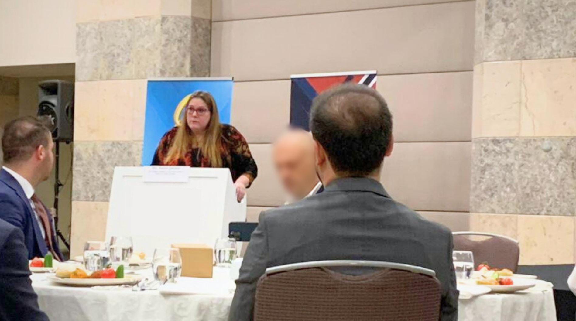 کاردار سفارت امریکا خواستار حمایت از زنان کارآفرین افغان شد