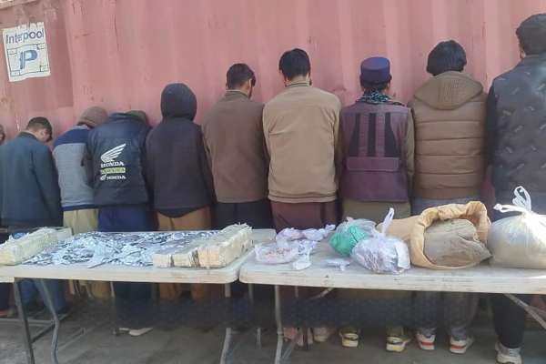 طالبانو د نشهيي توکو د قاچاق په تور د ۶۰ کسانو د نیولو خبر ور کړی