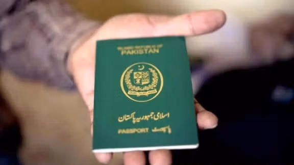 پاکستان ۴ نفر را بهدلیل تهیه پاسپورت جعلی برای افغانها بازداشت کرد