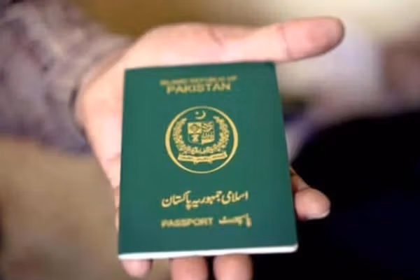 پاکستان ۴ نفر را بهدلیل تهیه پاسپورت جعلی برای افغانها بازداشت کرد