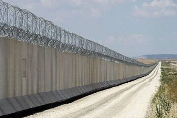 8 Iranian Army Engineering Units Working to Seal Afghanistan Border