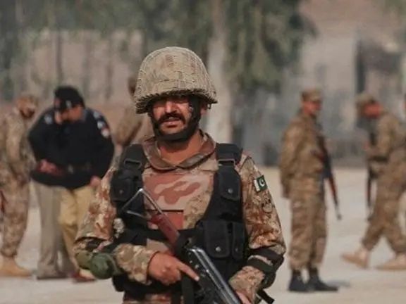ارتش پاکستان جسد یک شبهنظامی افغان را به طالبان تحویل داد