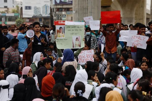 په بنګله دېش کې د ښوونځي پر ودانۍ د الوتکې له لوېدو وروسته لاریونوال عدالت غواړي
