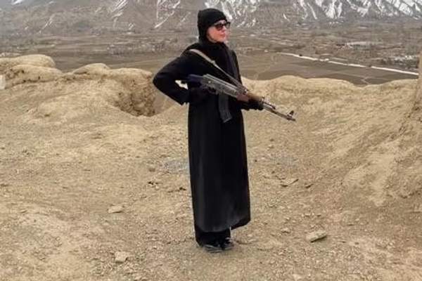 طالبان وایي، اګسټ میاشت کې نږدې ۲نیم زره بهرنیو وګړو افغانستان ته تګ راتګ کړی