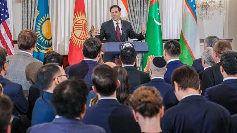 وزير الخارجية الأميركي يزور أوزبكستان منتصف أكتوبر