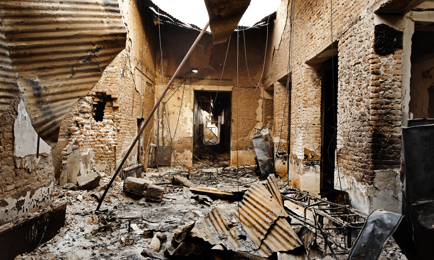 بې‌پولې ډاکټران: امریکایي ځواکونو لس کاله وړاندې په همدې ورځ کندوز کې یو روغتون بمبار کړ