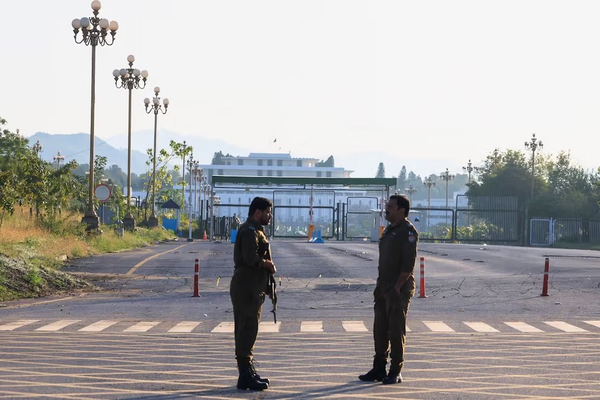 تزامناً مع استضافة المفاوضات بين أميركا وإيران.. فرض طوق أمني شامل حول إسلام آباد