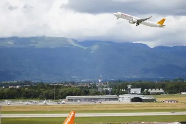 Switzerland Deports Two Afghan Migrants Designated as “Criminals”