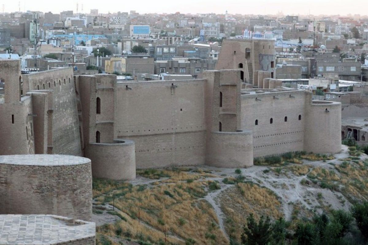 طالبان: شرکت‌های مخابراتی بناهای تاریخی را بازسازی و بر روی آن تبلیغ کنند