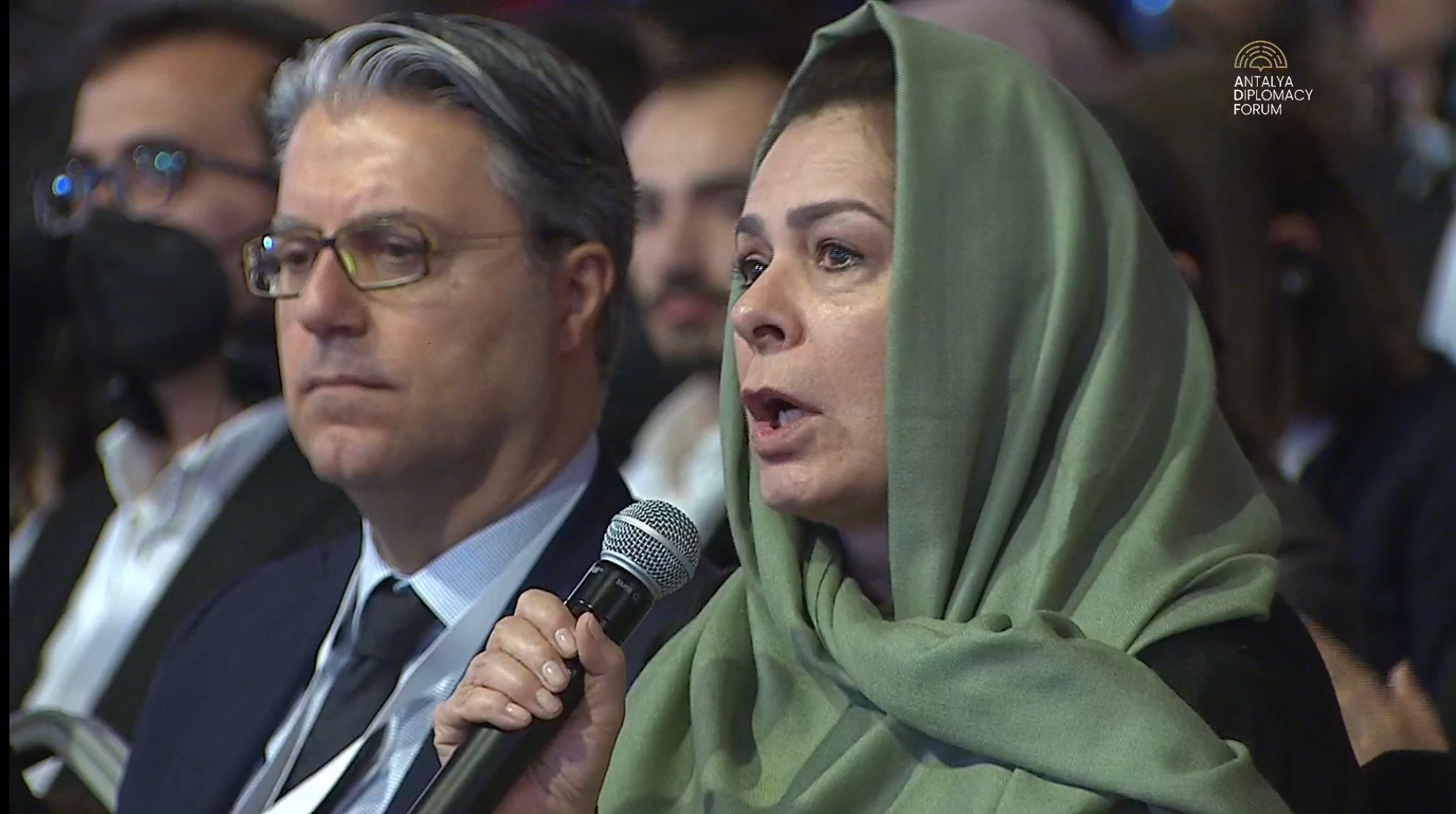 فاطمه گیلانی در آنتالیا: اگر طالبان به زور آمده‌اند، حکومت ۲۰ سال گذشته هم به زور آمده بود