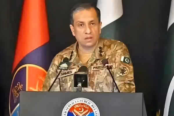 د پاکستان پوځ ویاند: په افغانستان کې لسګونه وسلهوالې ډلې فعالیت کوي