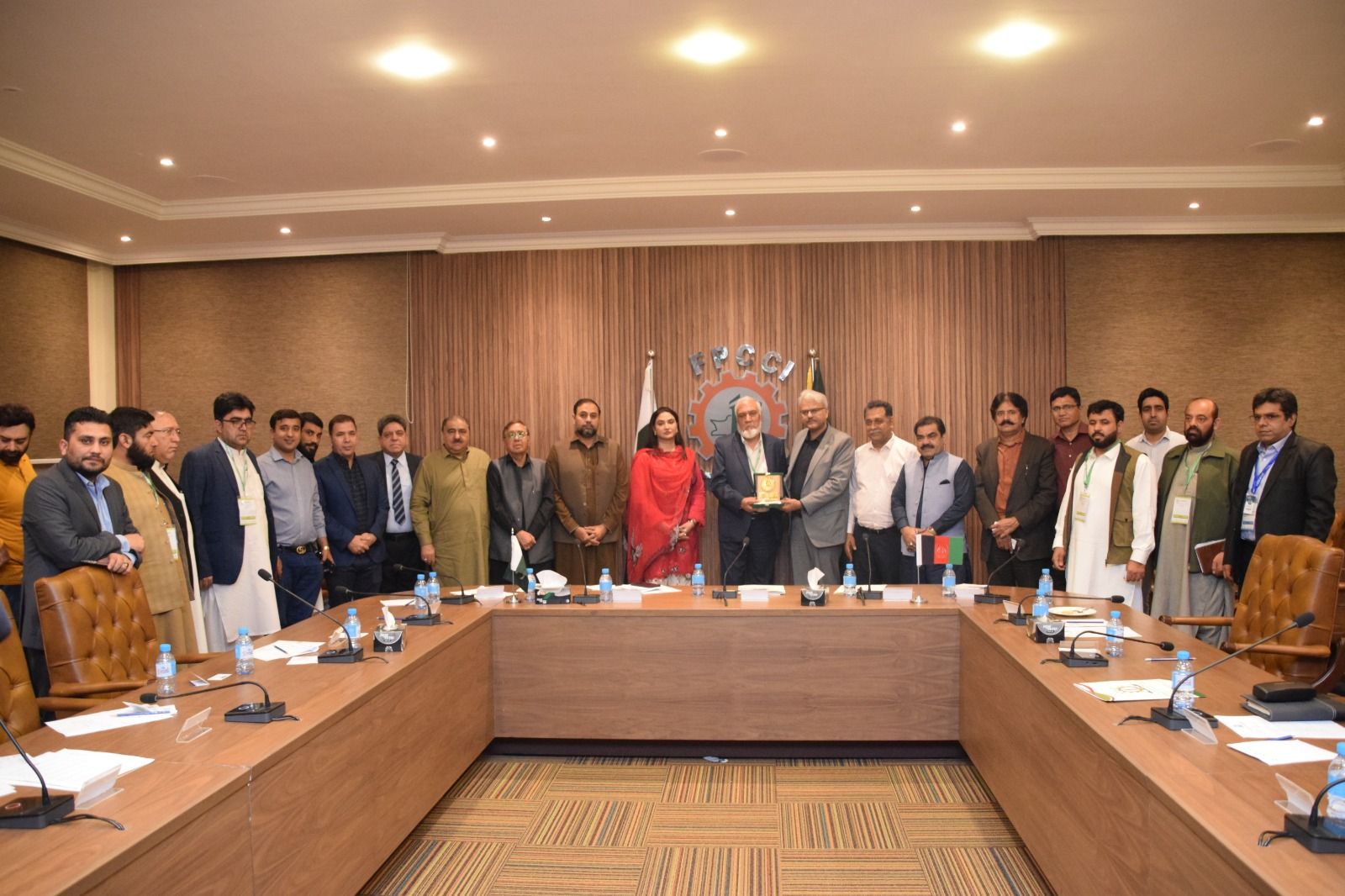 پاکستاني سوداګر:د پاکستان_افغانستان ترمنځ د سوداګرۍ د ودې لپاره دې کوټلي ګامونه واخیستل شي