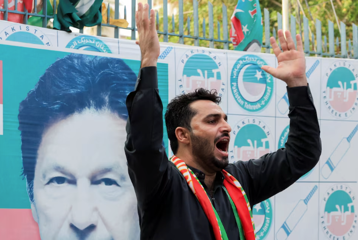 د عمران خان ګوند د پاکستان په پارلمان کې ځانګړې څوکۍ ترلاسه کړې