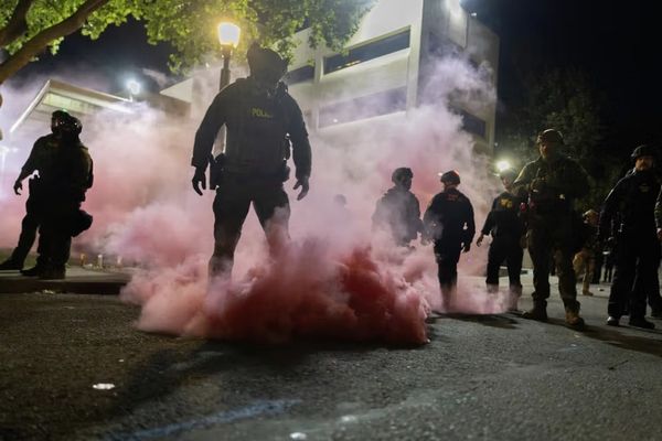 تهدید ترامپ به اجرای قانون ضدشورش، تقابل با فرمانداران دموکرات را تشدید کرد