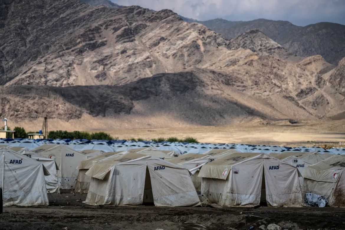 په ختیځ افغانستان کې زلزله‌ځپلي د خیمو لاندې د سخت ژمي له راتلو څخه وېرېږي