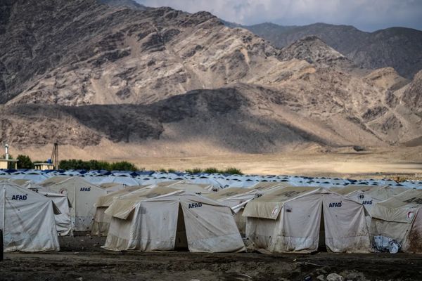 په ختیځ افغانستان کې زلزلهځپلي د خیمو لاندې د سخت ژمي له راتلو څخه وېرېږي