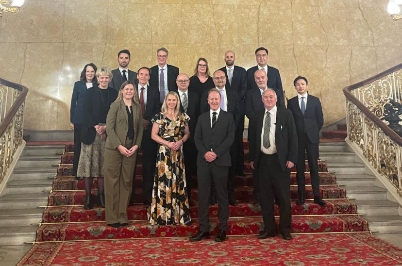 د ۱۳ هېوادونو استازو په افغانستان کې پر پراخ بنسټه حکومتولۍ ټینګار کړی