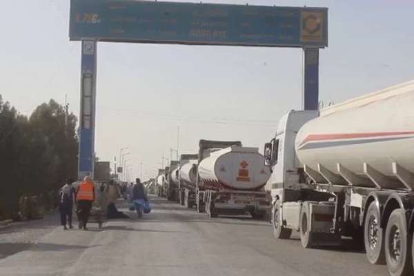 طالبان وايي چې ۱۶ ټانکره بې کیفته نفتي توکي یې بېرته ګرځولي