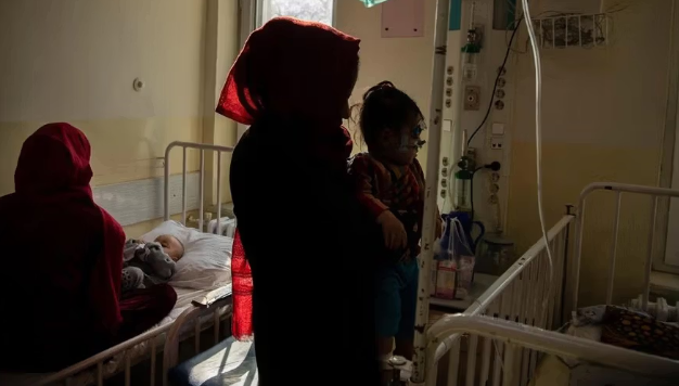 حوالي ٥ ملايين أم وطفل في أفغانستان يعانون من سوء التغذية