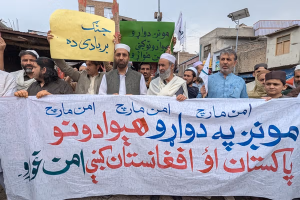 په خیبر کې د افغانستان او پاکستان ترمنځ د جګړې خلاف لاریون شوی