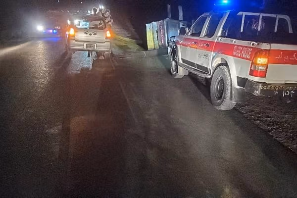 په ننګرهار کې د یوې ټرافیکي پېښې له امله یو کس مړ او درې نور ټپیان شوي دي