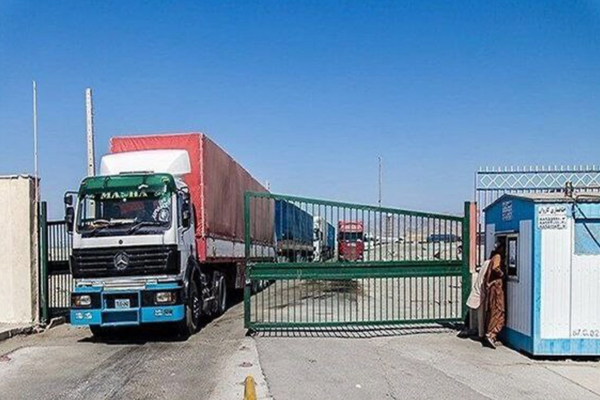 د دوغارون پر پوله ټرافیکي ګڼه ګوڼه؛ شاوخوا ۴زره لارۍ افغانستان ته د ننوتلو په تمه ولاړې دي