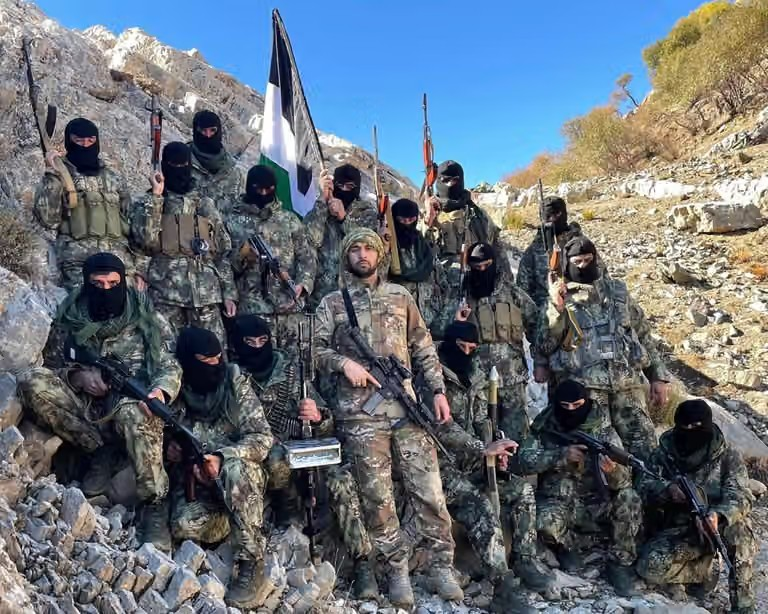 شخصيات "بشتونية" تشيد بصمود حسيب بنجشيري في مواجهة طالبان