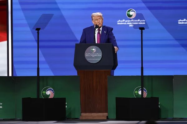 ټرمپ له افغانستانه د امریکايي ځواکونو وتل د امریکا د تاریخ «شرموونکې شېبه» وبلله