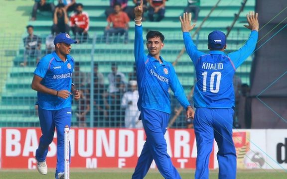 درخشش جوانان افغان؛ پیروزی قاطع تیم کریکت ١٩سال افغانستان مقابل بنگلادیش