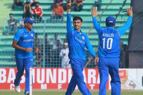 درخشش جوانان افغان؛ پیروزی قاطع تیم کریکت ١٩سال افغانستان مقابل بنگلادیش
