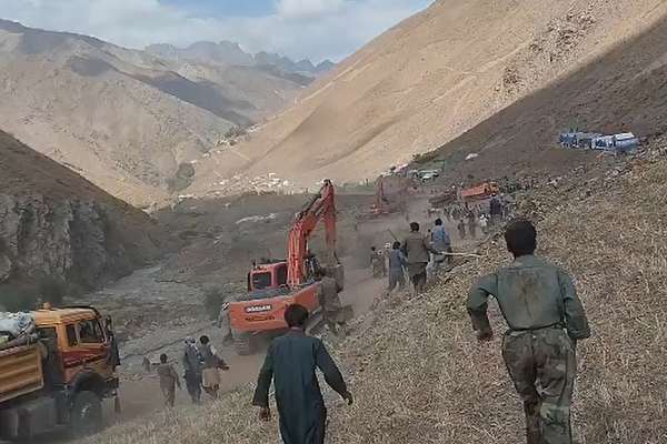 معدنکاران در شیوه بدخشان علیه شرکتهای استخراج طلا اعتراض کردند
