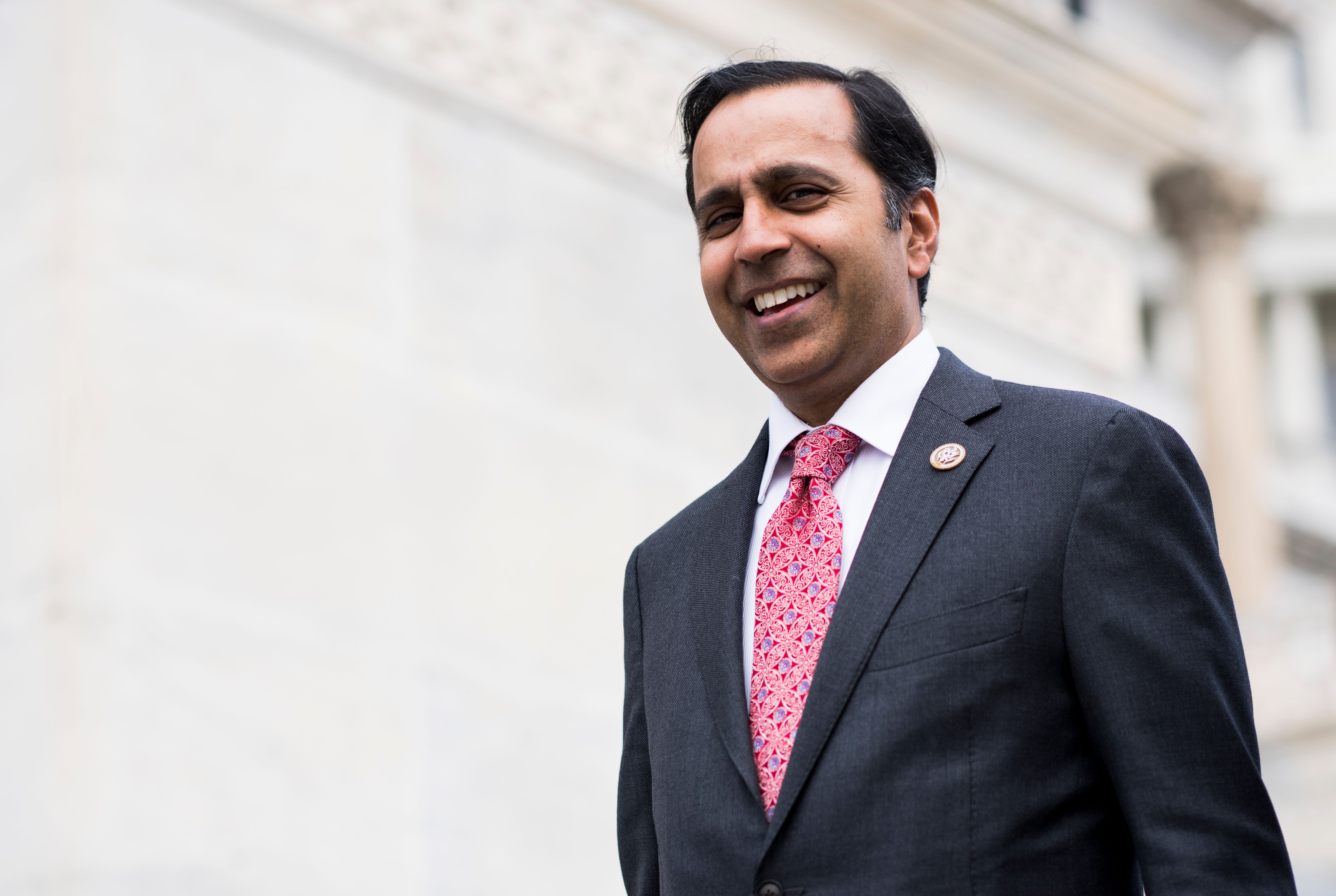 د امریکا د کانګرس غړی: د افغانانو پر سفر بندیز د ارزښتونو او ګټو خلاف اقدام دی