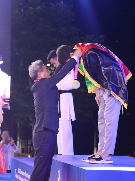 د تکواندو نړیوال فسټیوال؛ افغان لوبغاړی محسن رضايي اتل او د سرو زرو مډال یې خپل کړ