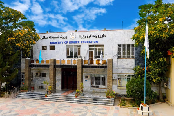 د طالبانو لوړو زده کړو وزارت د مدرسو له ۲۷ زره فارغانو څخه ازموینه اخلي