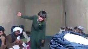 ډیلي مېل ورځپاڼه: په طالبانو کې د «بچه بازۍ» یا ښایسته هلکانو د ساتلو پدیده ډېره شوې ده