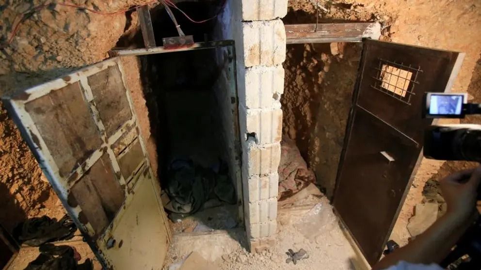 با بازشدن درهای زندان‌های مخوف سوریه، هزاران زندانی حکومت اسد آزاد شدند