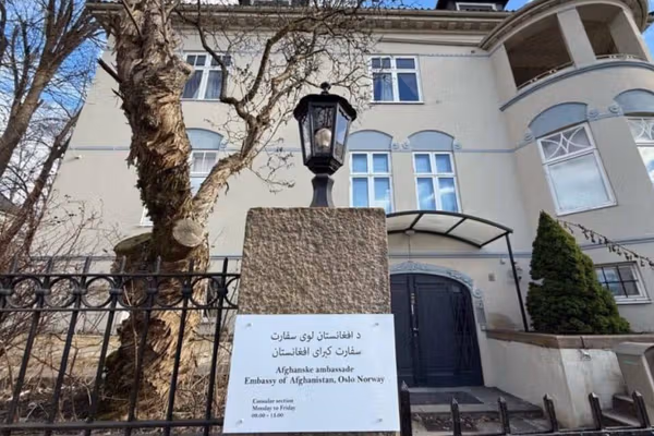 گفتوگوی سفیر طالبان و نماینده ناروی درباره اخراج اجباری مهاجران افغان
