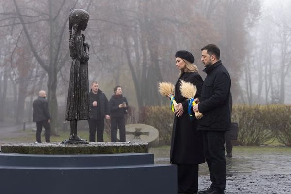 د اوکراین ولسمشر روسیې ته د دې هېواد د یو شمېر سیمو د سپارلو په اړه خبرداری ورکړ