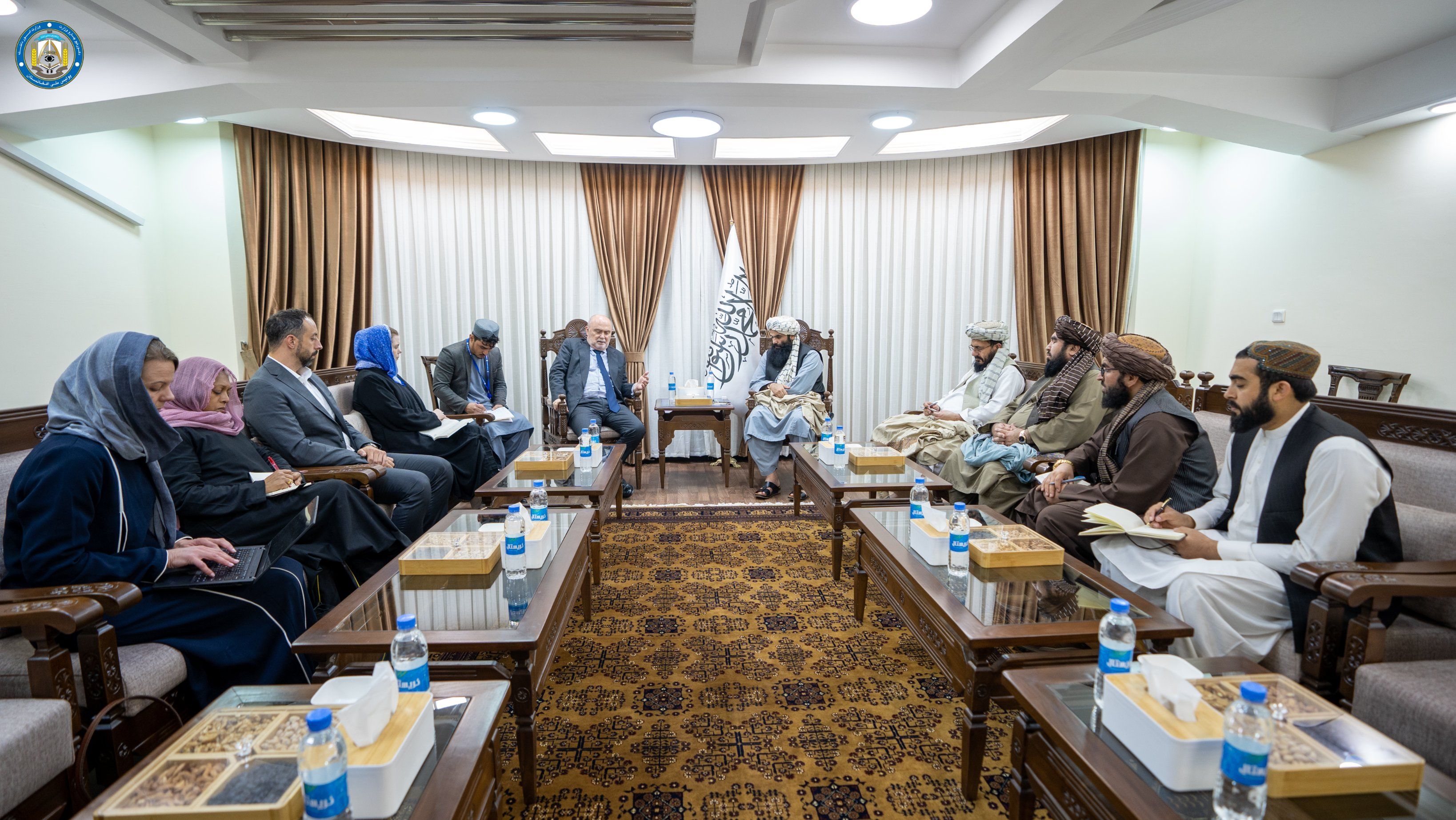 فریدون سینیرلي اوغلو:د طالبانو له خوا نجونو ته د زده کړو اجازه له نړيوالو سره اړیکې ښې کوي