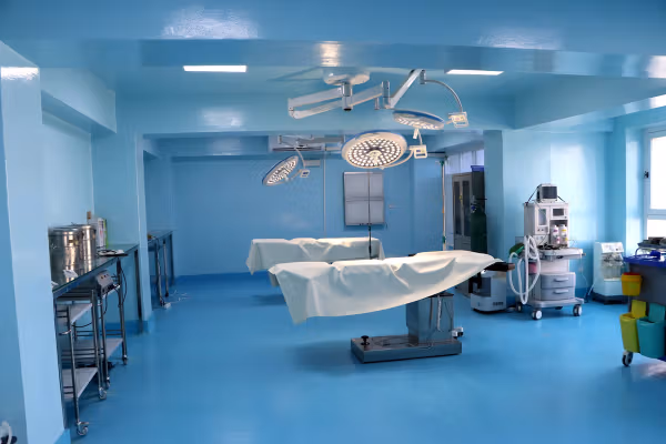 طالبانو د کندهار پوهنتون تدریسي روغتون د ملا عمر په نامه نومولی